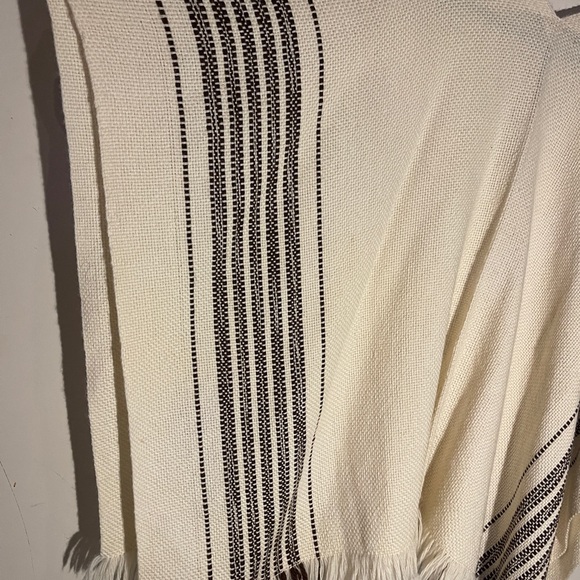 NWT Manos Del Uruguay Hand Made 100% Wool Poncho Ruana Wrap - Picture 6 of 7